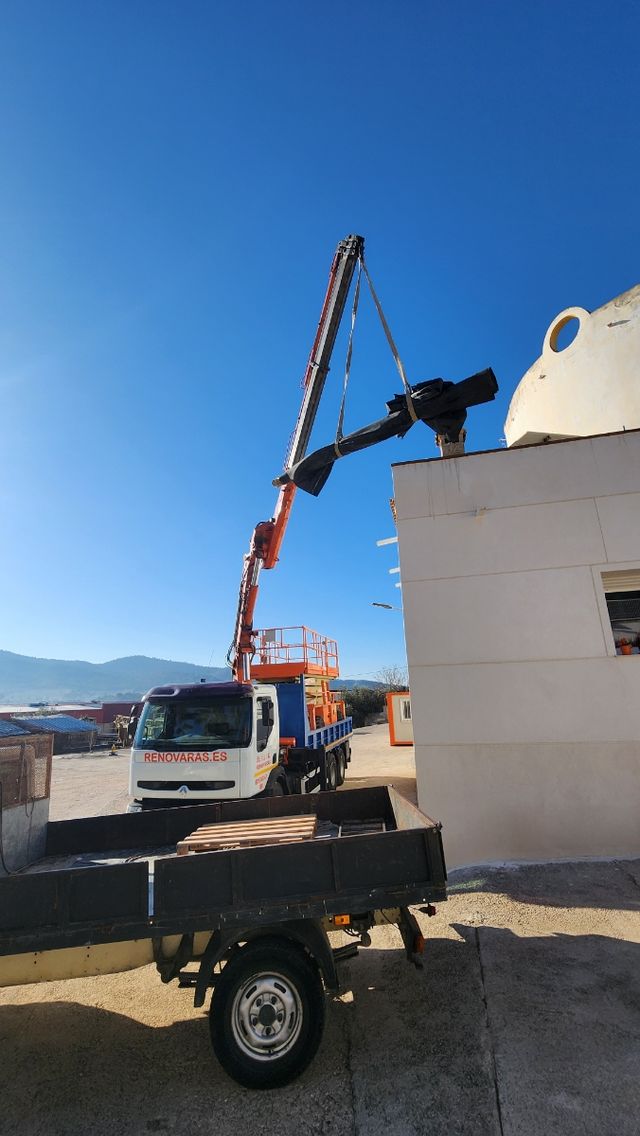Portes pesados en camion con grua 12T en Ibi