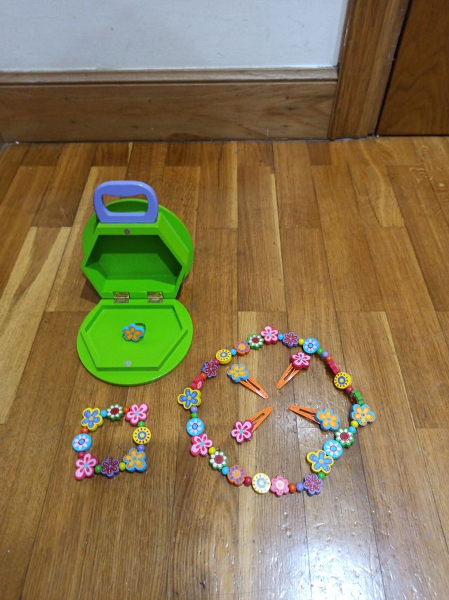 Cajita imantada madera:con bisutería infantil