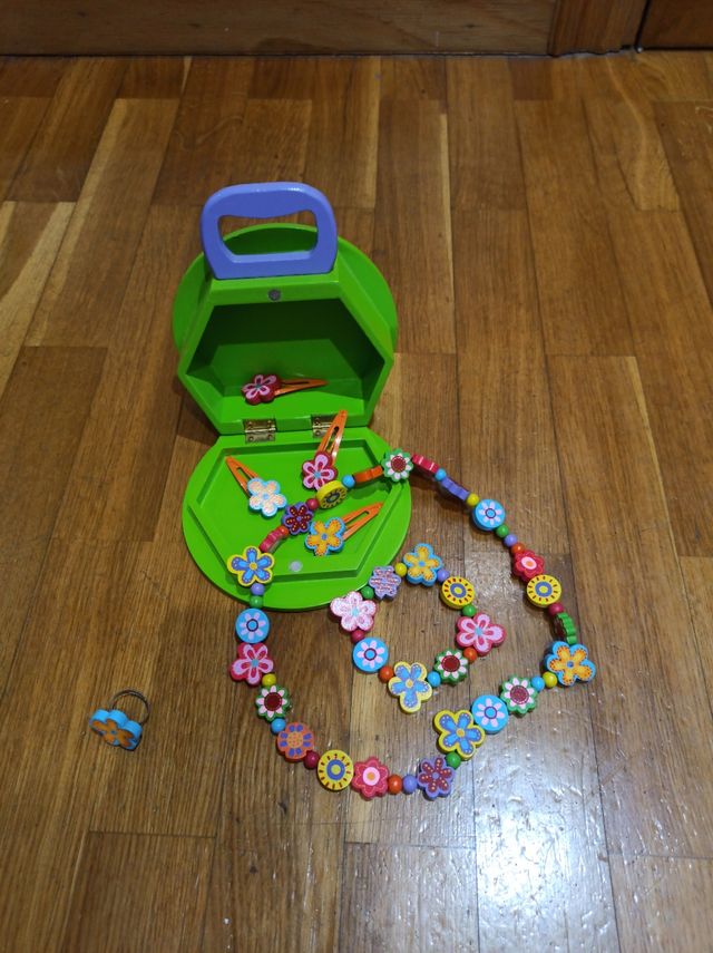 Cajita imantada madera:con bisutería infantil