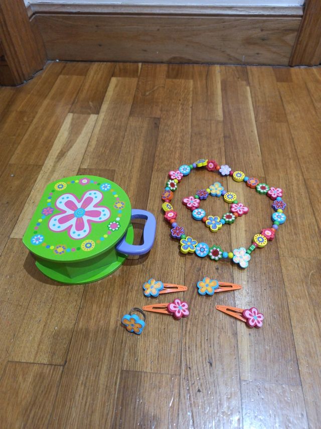 Cajita imantada madera:con bisutería infantil