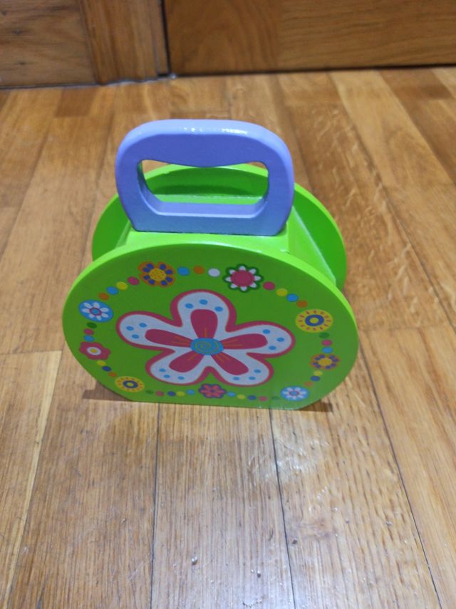 Cajita imantada madera:con bisutería infantil