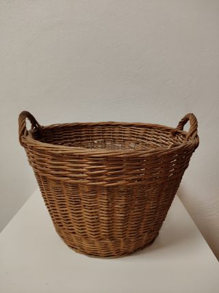 Antiguo cesto de mimbre