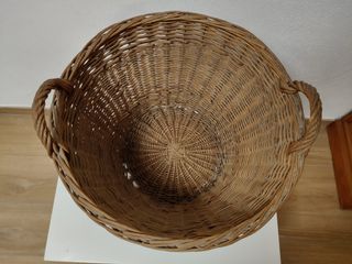 Antiguo cesto de mimbre