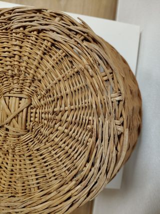 Antiguo cesto de mimbre
