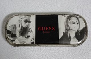 Guess estuche gafas de sol de hojalata vintage