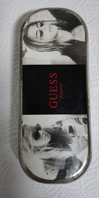 Guess estuche gafas de sol de hojalata vintage