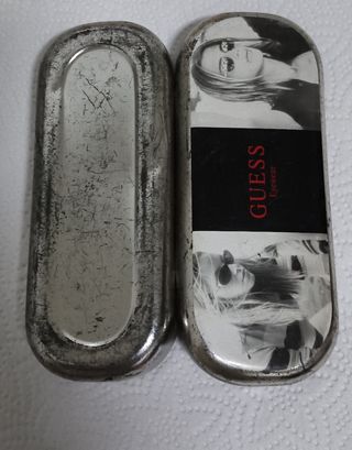Guess estuche gafas de sol de hojalata vintage