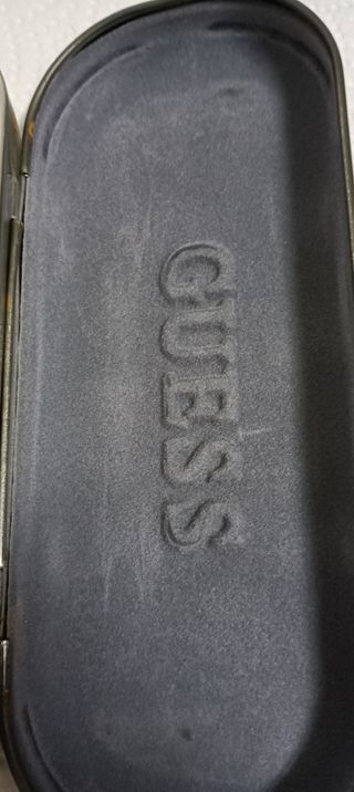 Guess estuche gafas de sol de hojalata vintage