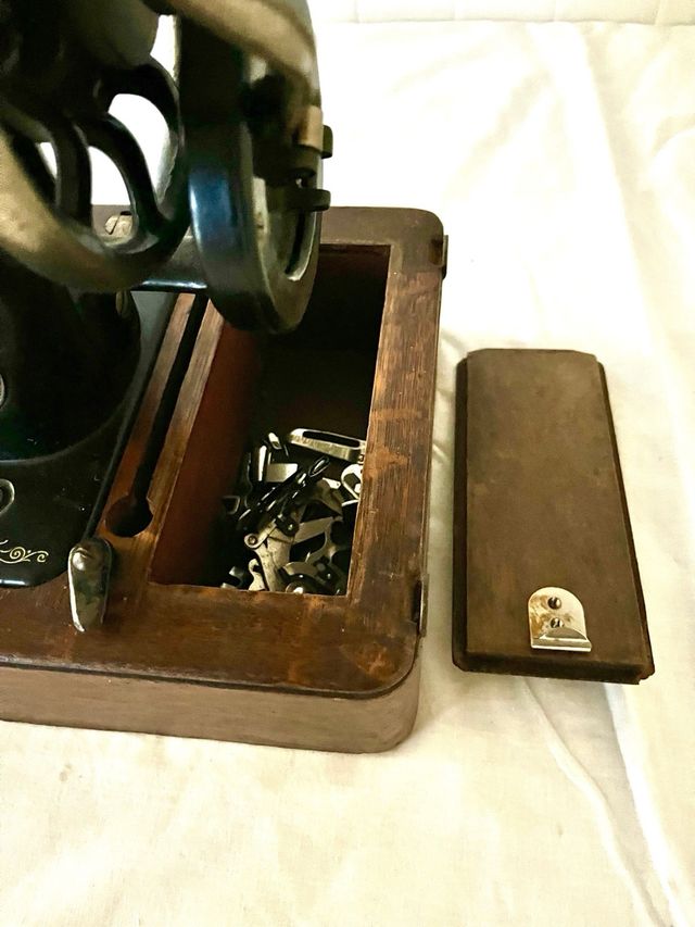 MAQUINA DE COSER ANTIGUA SINGER
