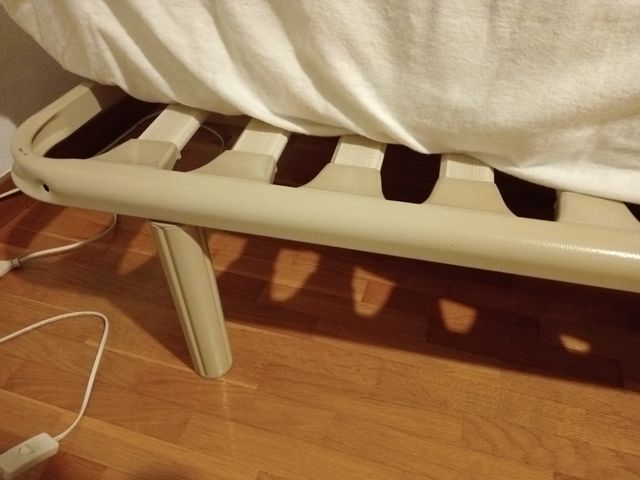 Cama individual y cabecero