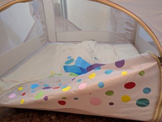 Parque cuadrado infantil de viaje