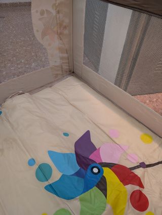 Parque cuadrado infantil de viaje