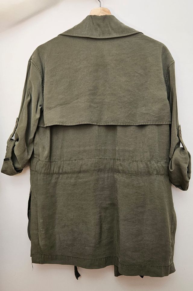 Parka en color verde caqui