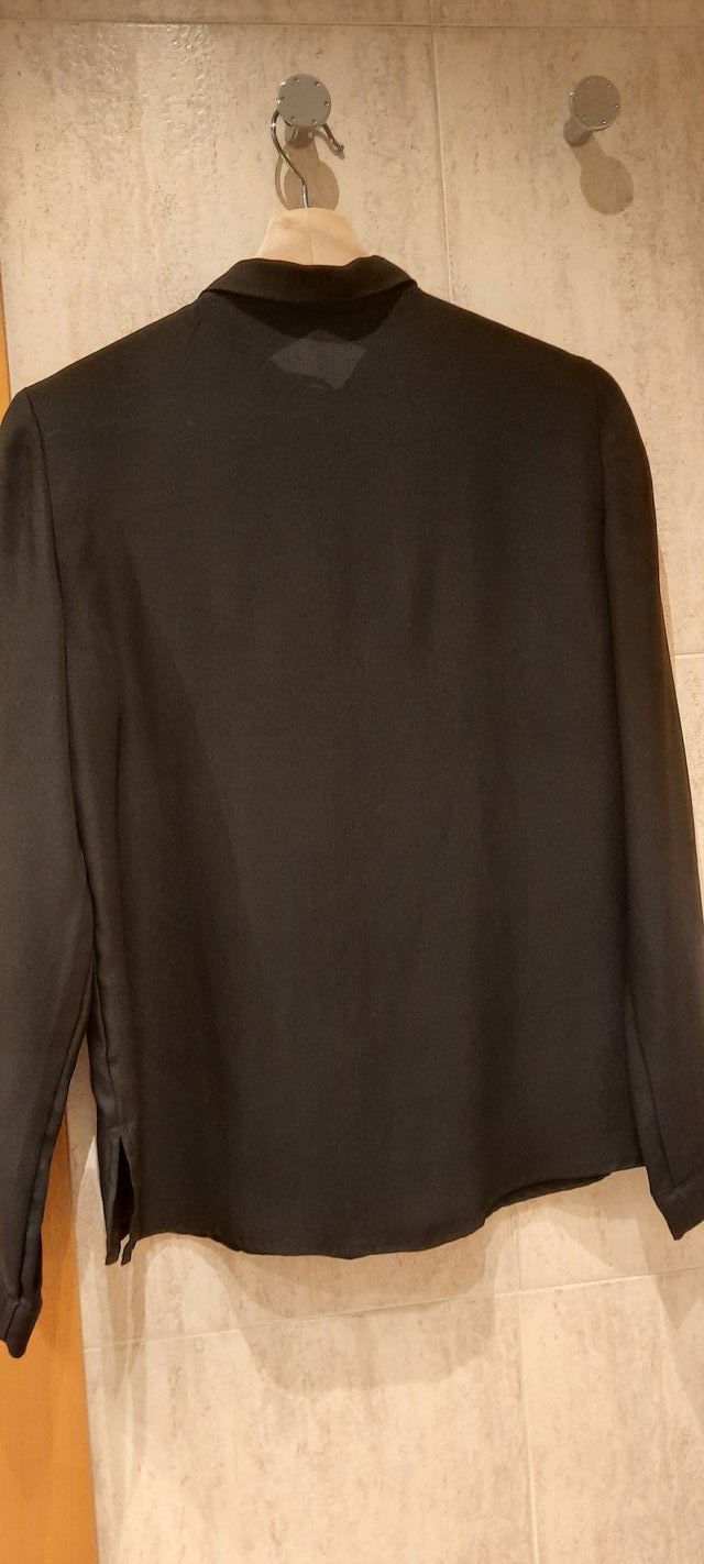 Camisa en color negro