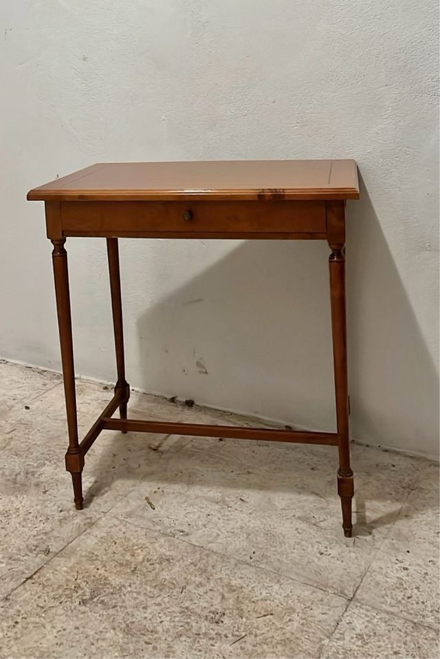 1 MESITA DE NOCHE MADERA