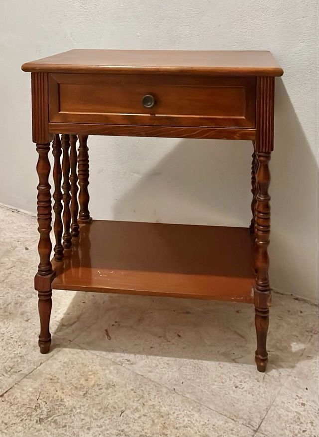 1 MESITA DE NOCHE MADERA