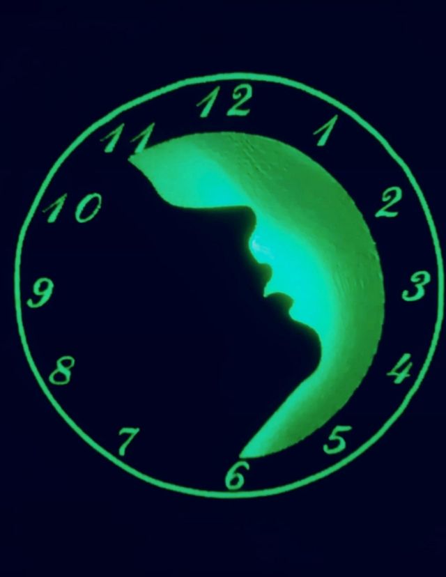 Orologio che si illumina al buio