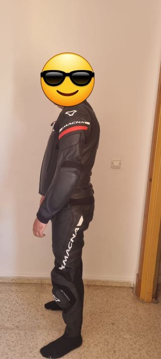 Mono moto cuero