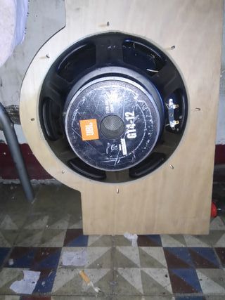 Dos subwoofers de 1000w