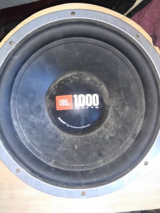 Dos subwoofers de 1000w