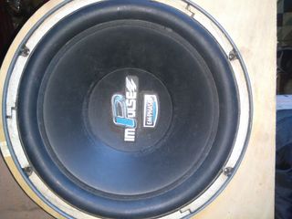 Dos subwoofers de 1000w