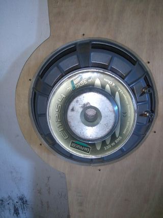 Dos subwoofers de 1000w