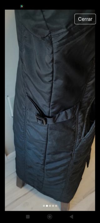 Abrigo impermeable largo negro 