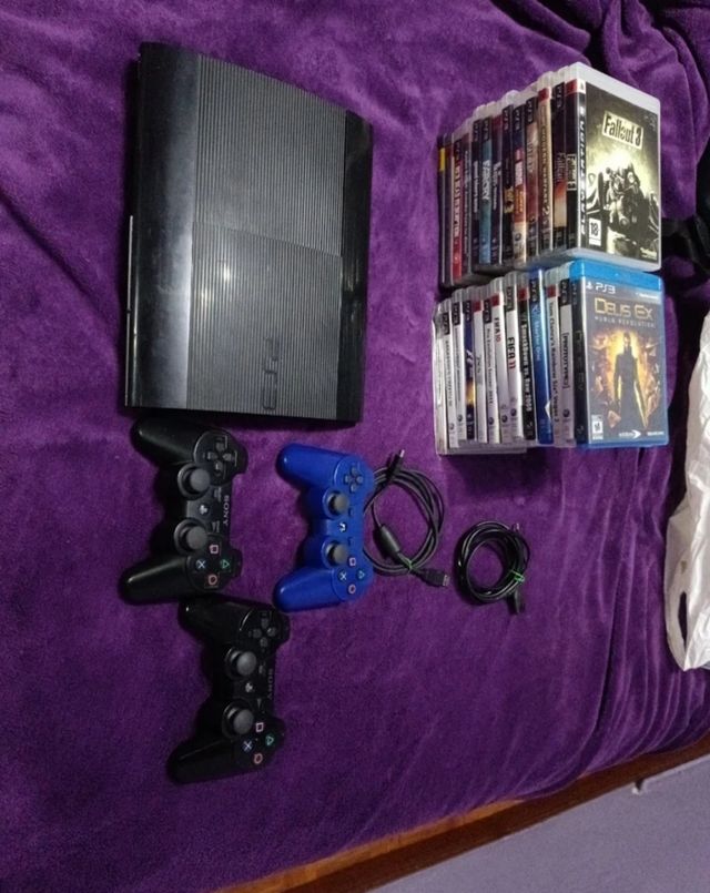 Consola Ps3 SuperSlim 500Gb y juegos