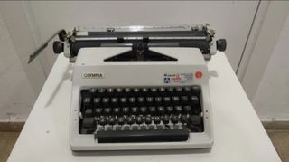 Máquina de escribir Olympia