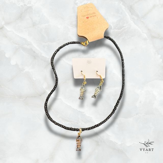 Conjunto de collar y aretes