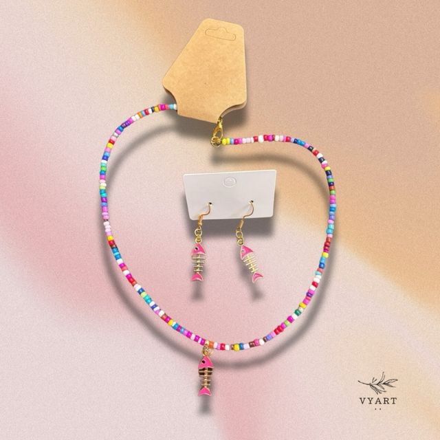 Conjunto de collar y aretes