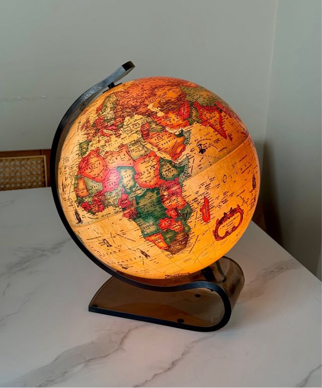 Lampara globo terraqueo mapamundi antiguo.