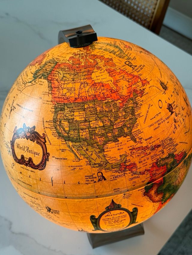 Lampara globo terraqueo mapamundi antiguo.