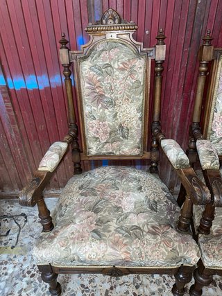 Butacas o sillones estilo alfonsino de nogal