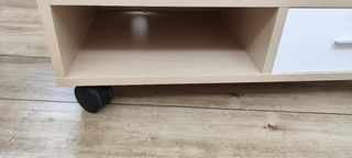 Mueble tv  con ruedas