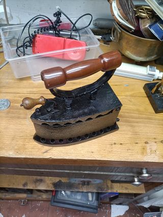 Plancha hierro antigua