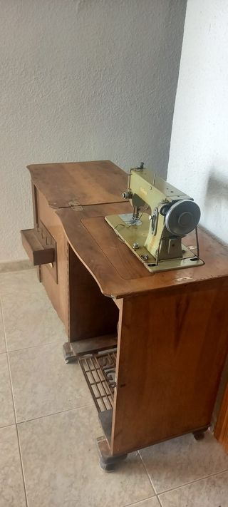 Máquina de coser antigua Signa