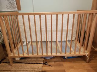 Cuna ikea con colchón-chichoneras