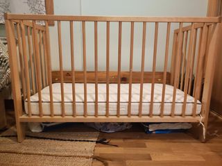 Cuna ikea con colchón-chichoneras