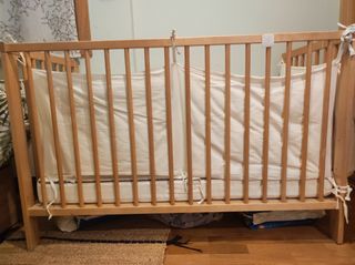 Cuna ikea con colchón-chichoneras