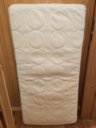 Cuna ikea con colchón-chichoneras