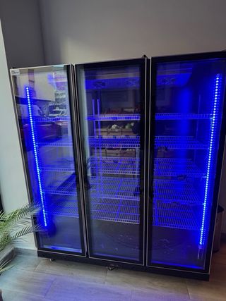Neveras expositoras premium LED 3 puertas