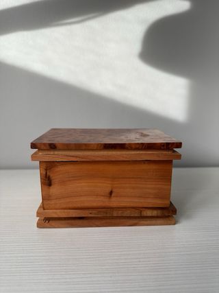 Caja fuerte de madera con trampa