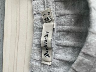 Camiseta gris Stradivarius