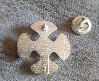 PIN YSL CRUZ DE MALTA