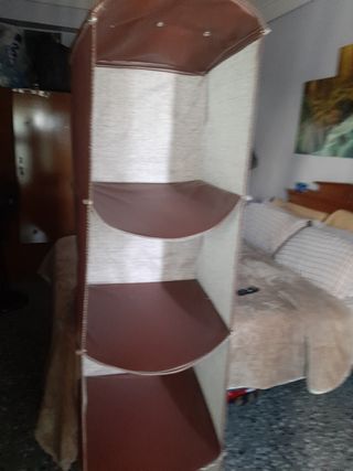 Zapatera de cuero marrón