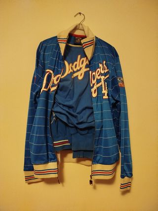 chandal y camiseta Beisbol