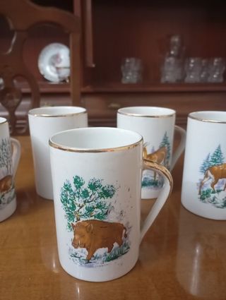 Jarra y jarritas de cerámica Cartuja.