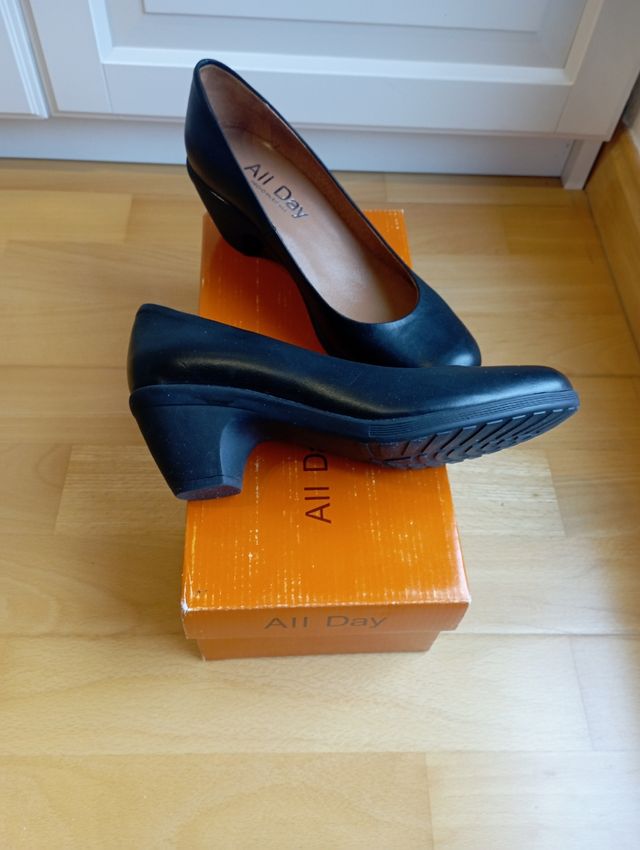 Salones negros de piel de All Day