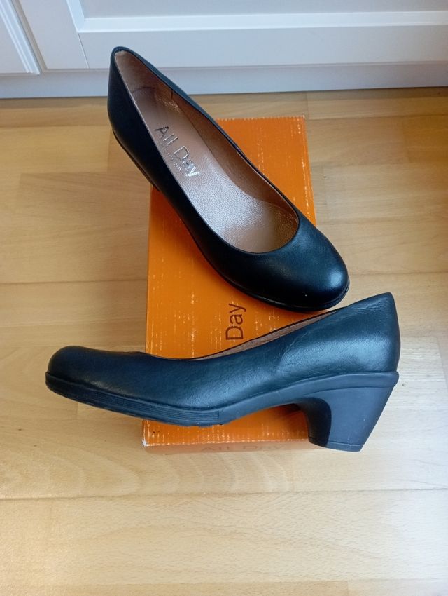 Salones negros de piel de All Day